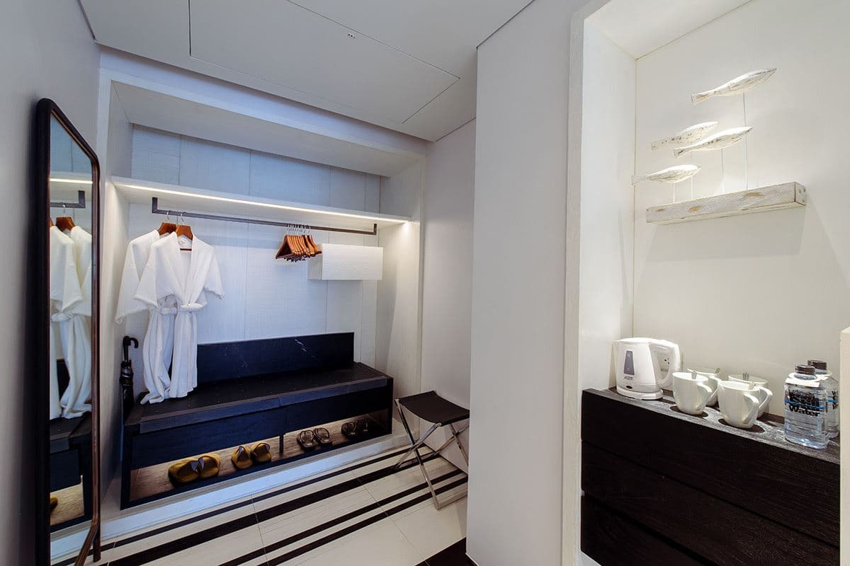 rooms-pool-suite