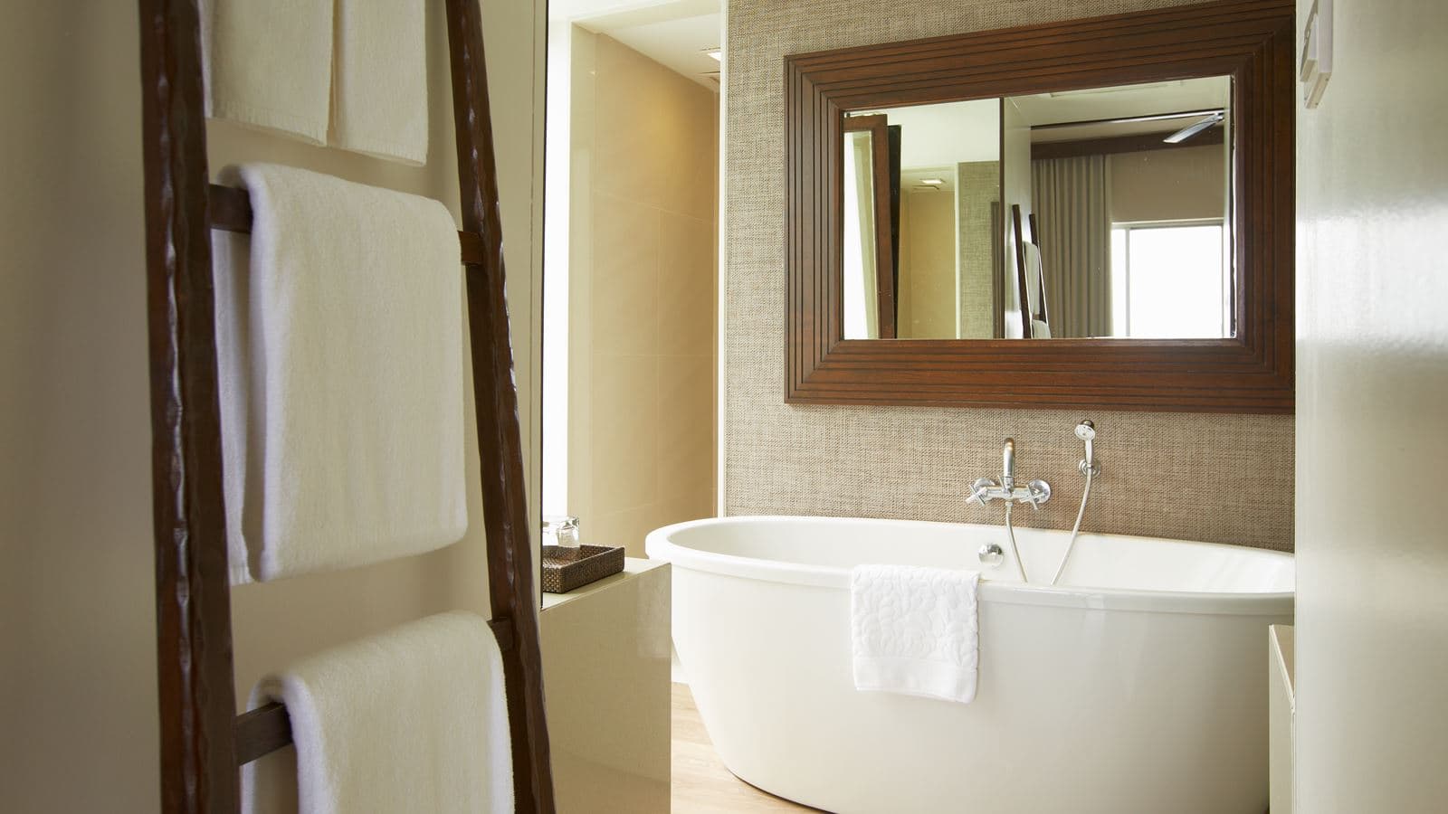 rooms-veranda-sea