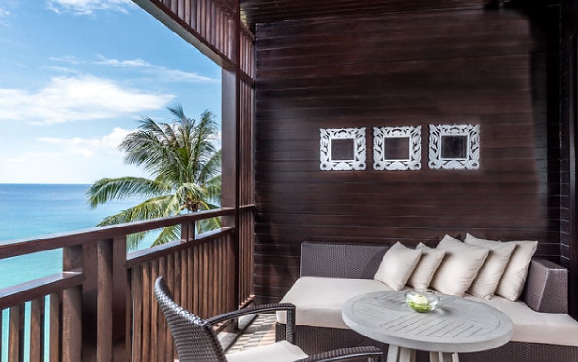 rooms-ocean-child-sharing-bed