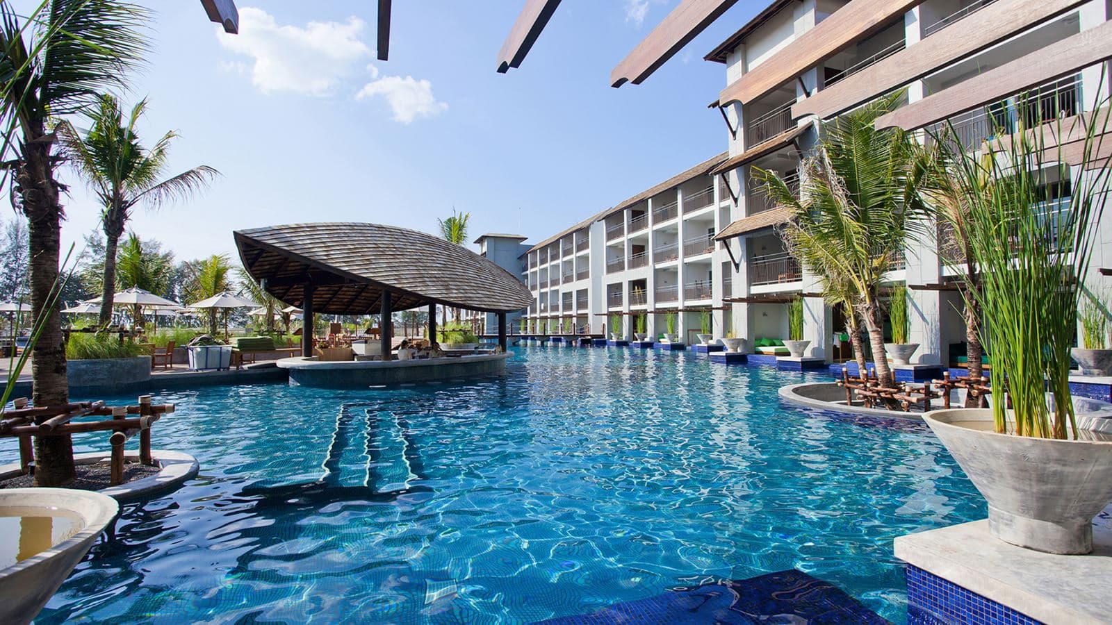 rooms-deluxe-suite-pool-access