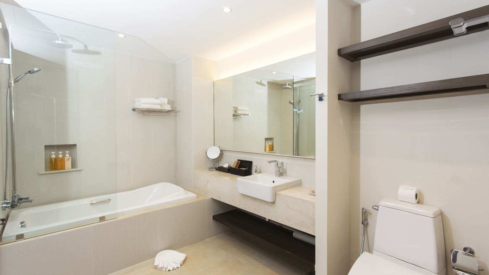 rooms-deluxe-suite