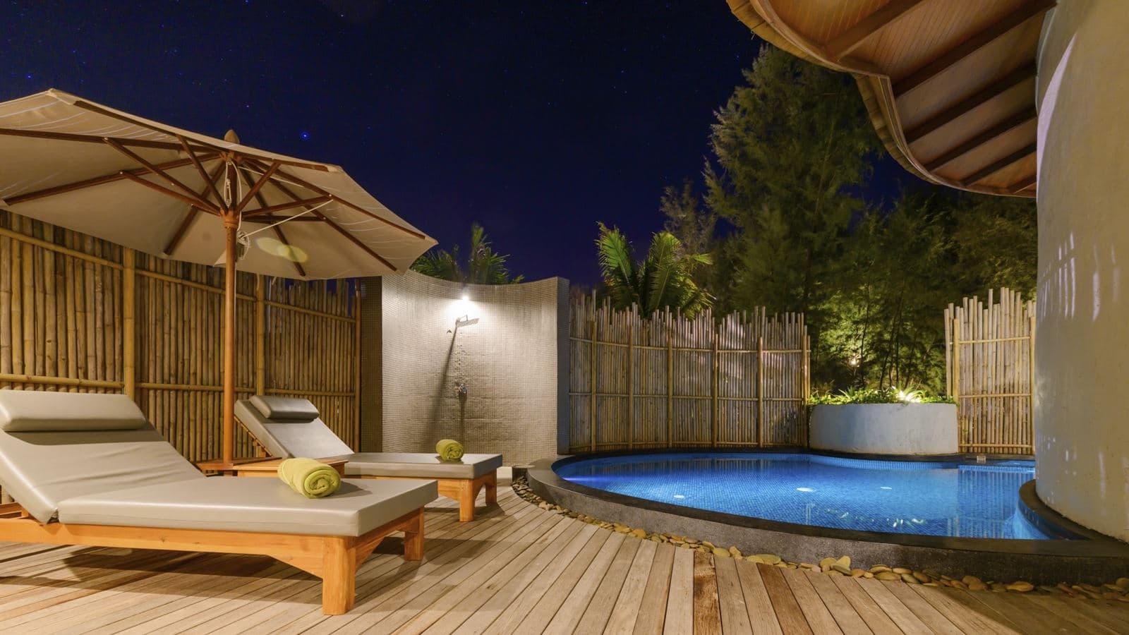 rooms-pool-villa-garden