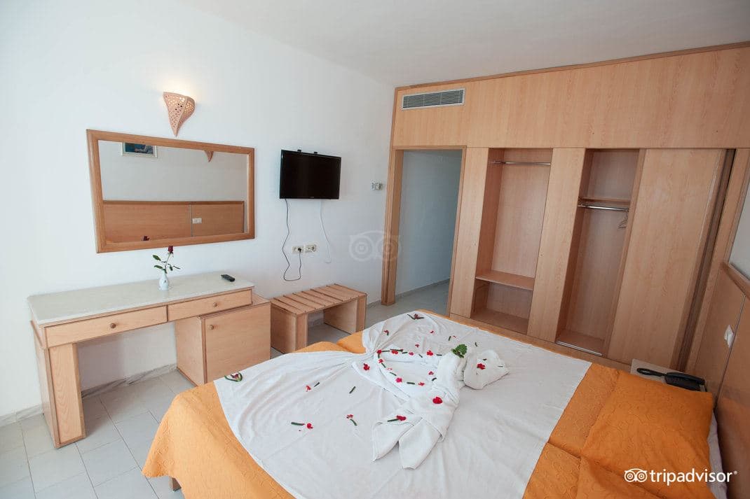 rooms-single-with-child-garden-view