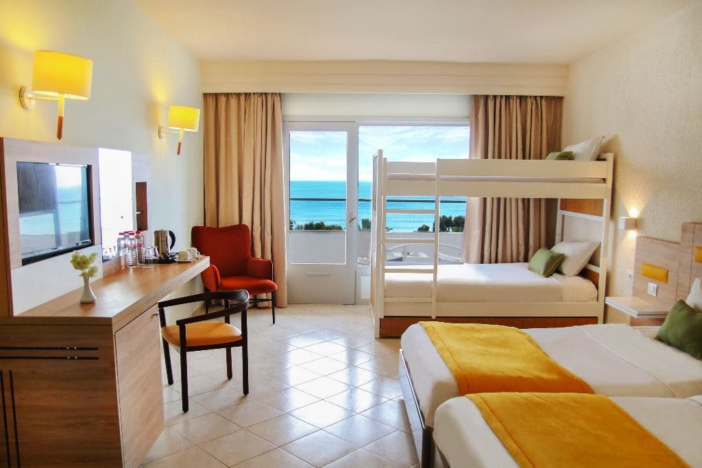 rooms-family-room