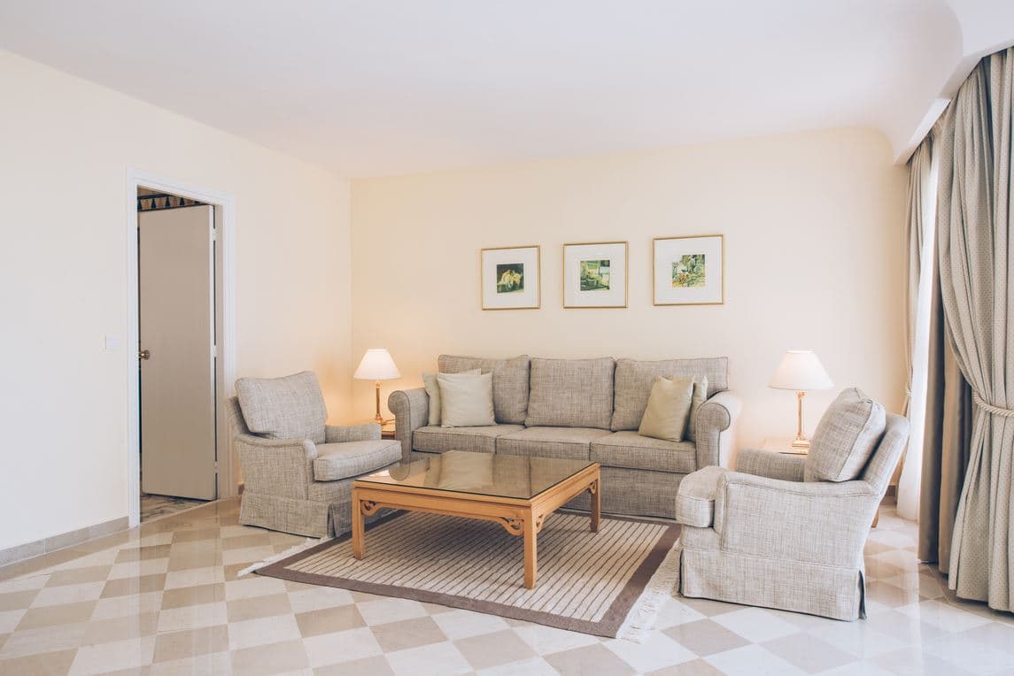 rooms-senior-suite