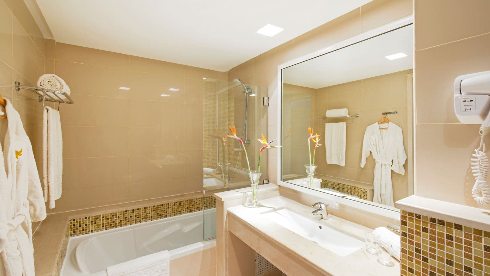 rooms-room-double-interonnection-garden-view
