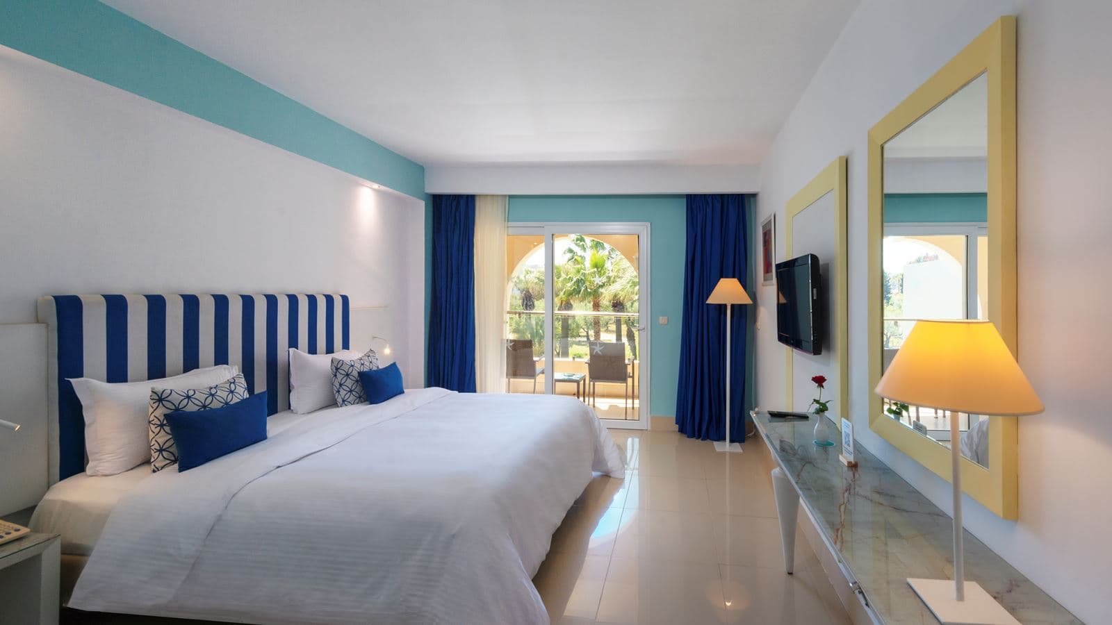 rooms-room-double-interonnection-garden-view