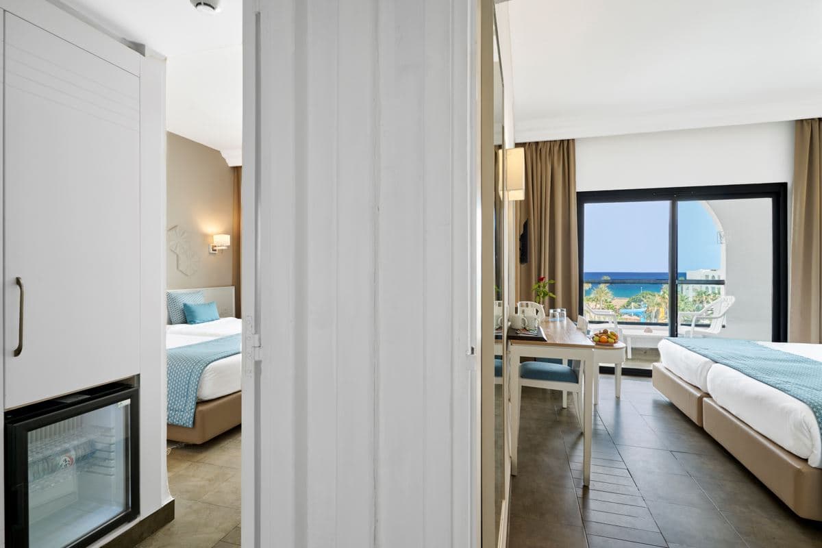 rooms-family-connected-2-rooms-sea--garden-view