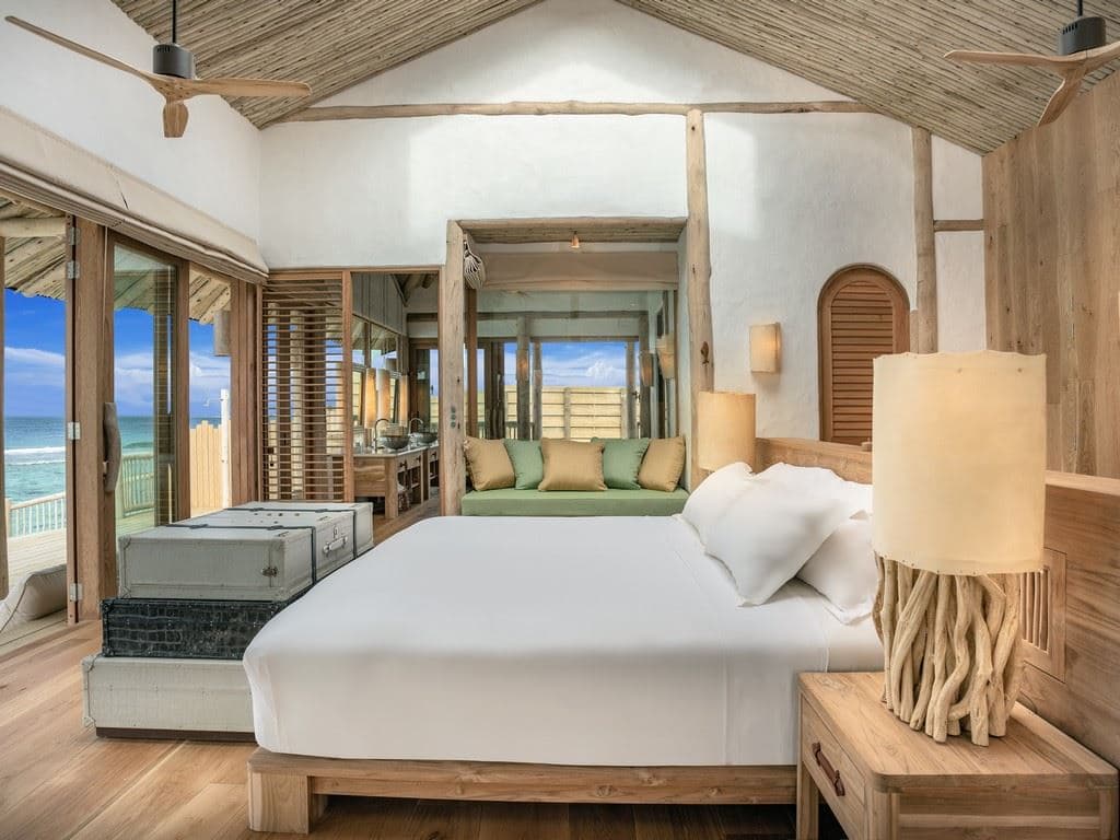 rooms-1-bedroom-water-retreat-with-slide