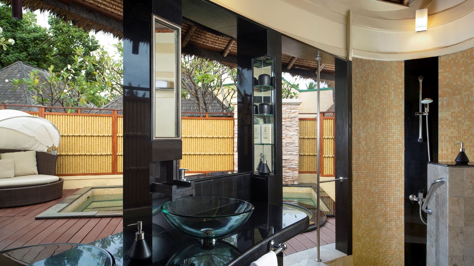 rooms-grand-beachfront-pool-villa