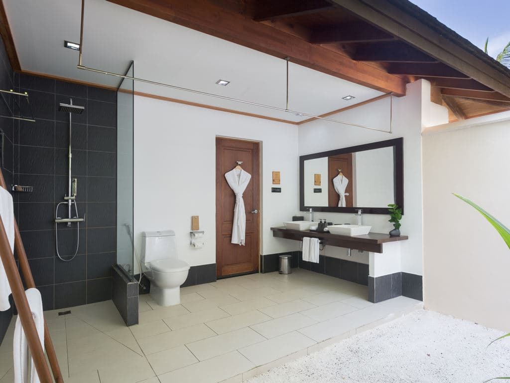 rooms-adjoining-beach-villa