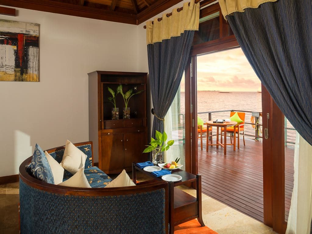 rooms-sunset-jacuzzi-water-villa