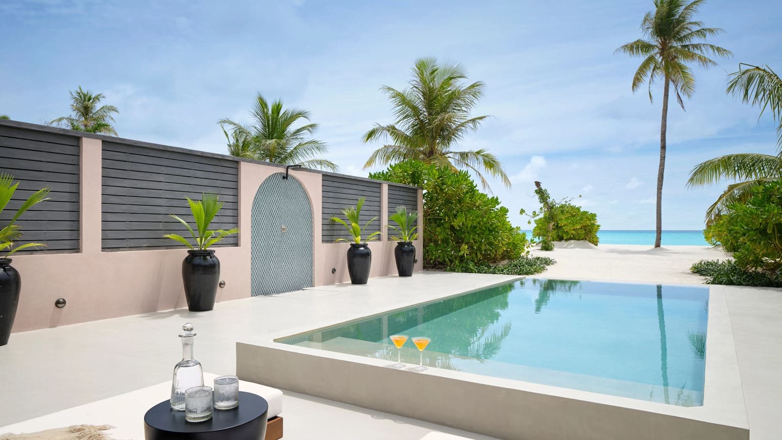 rooms-deluxe-beach-pool-villa