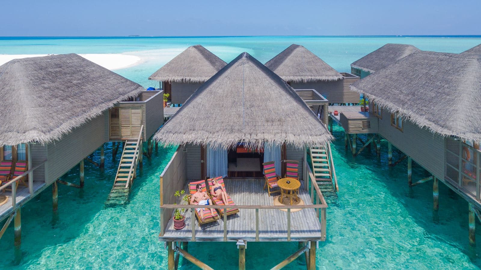 rooms-jacuzzi-water-villa