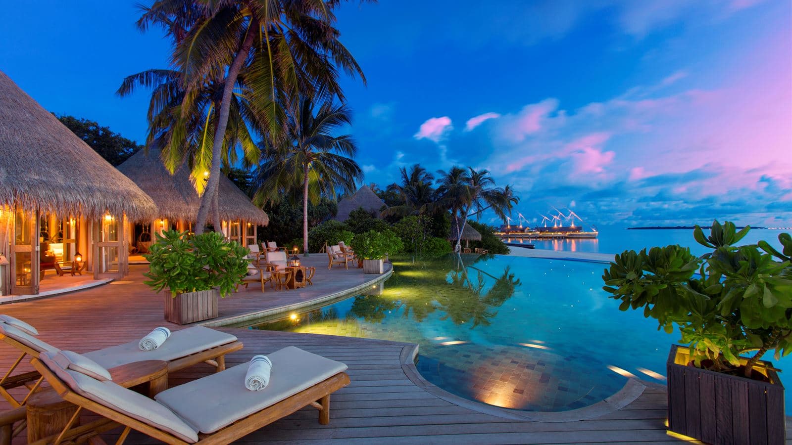 restaurants-compass-pool-bar