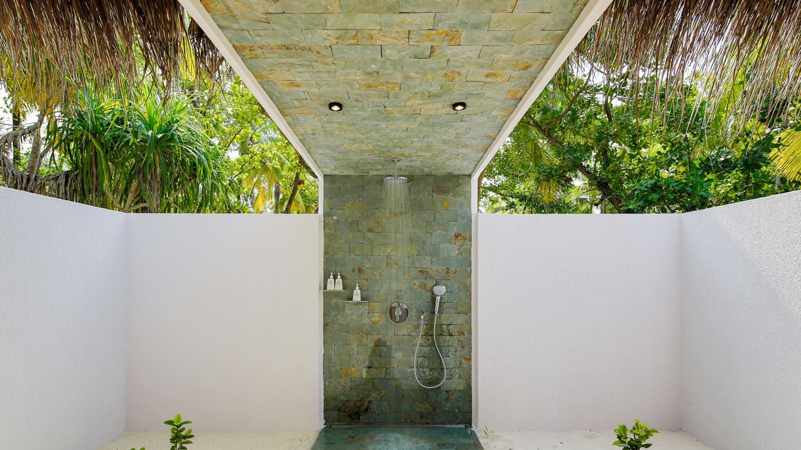 rooms-beach-suite-pool