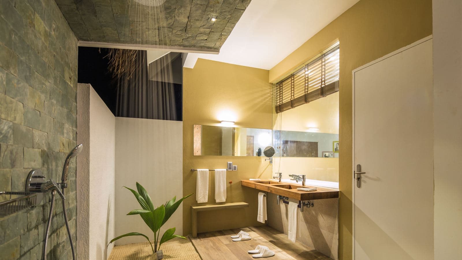 rooms-beach-suite-pool