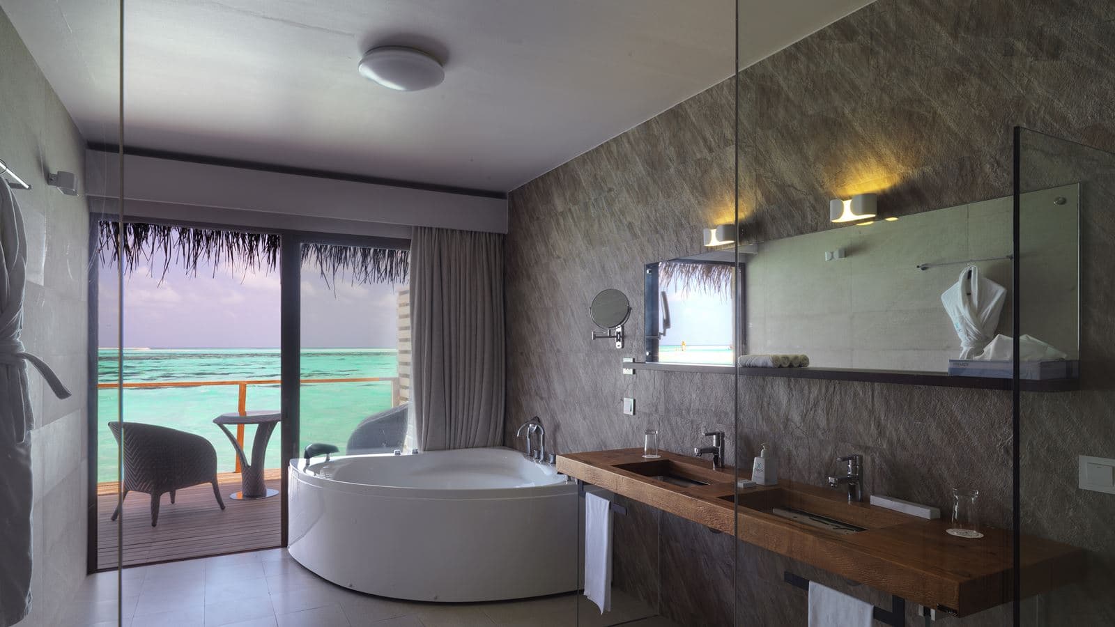 rooms-lagoon-suite-with-slide