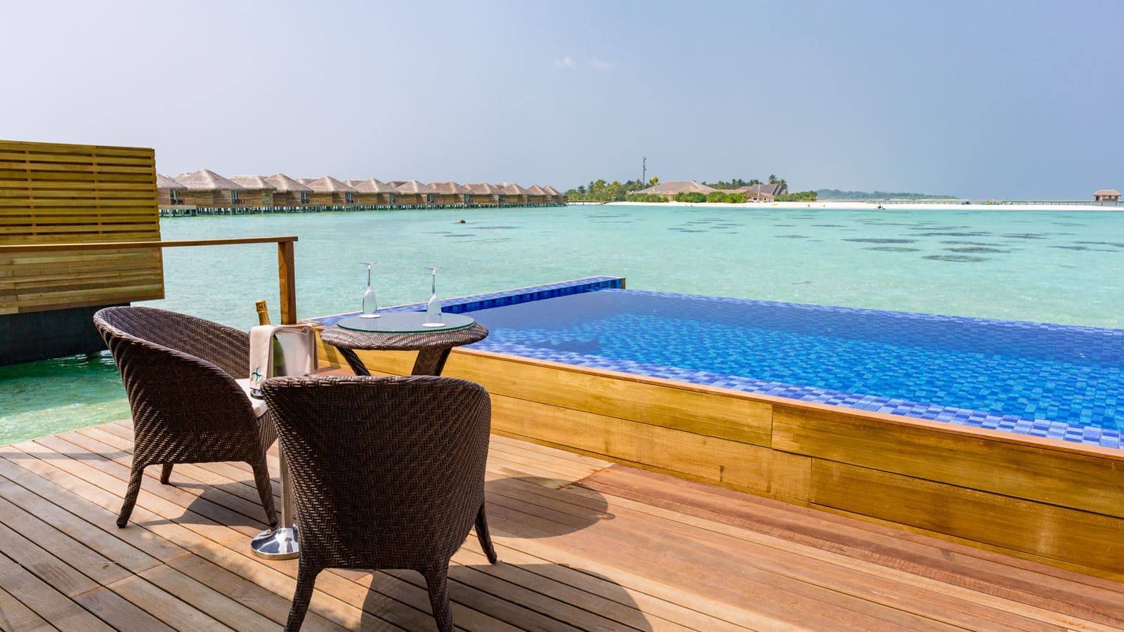 rooms-lagoon-suite-pool