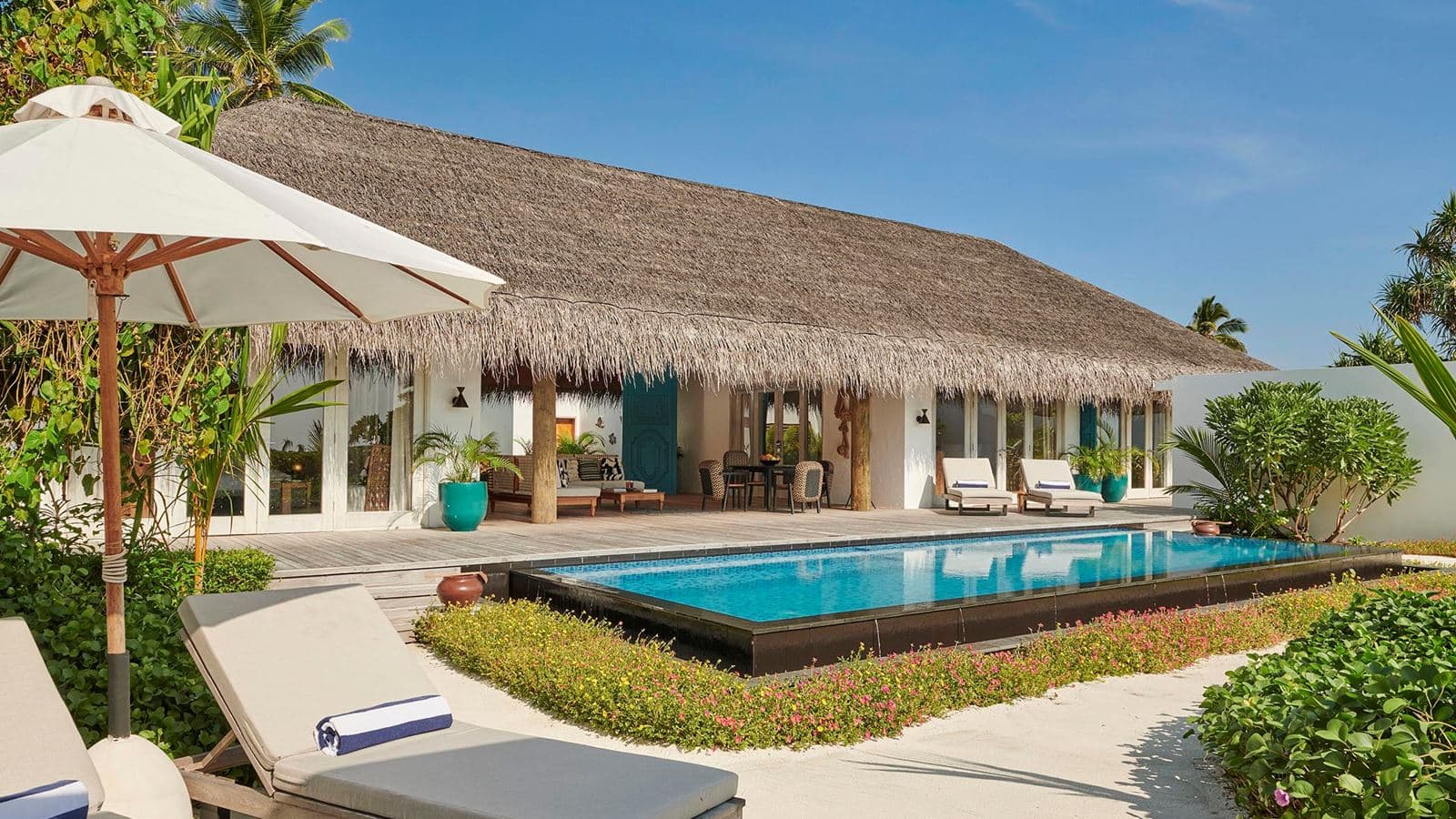 rooms-three-bedroom-beach-sunset-villa-with-pool