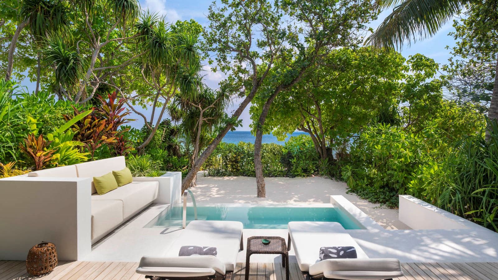 rooms-beach-villa-pool