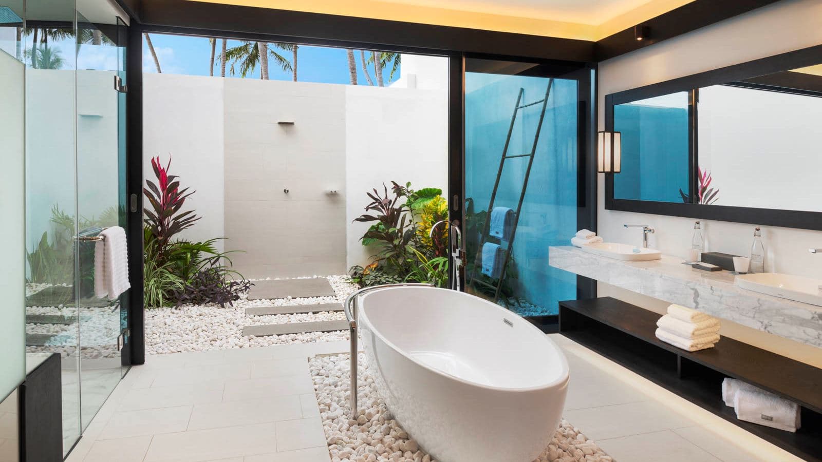 rooms-family-beach-villa-pool
