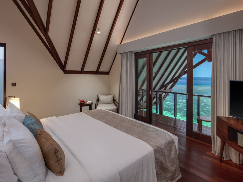 rooms-overwater-ocean-suite-with-infinity-pool