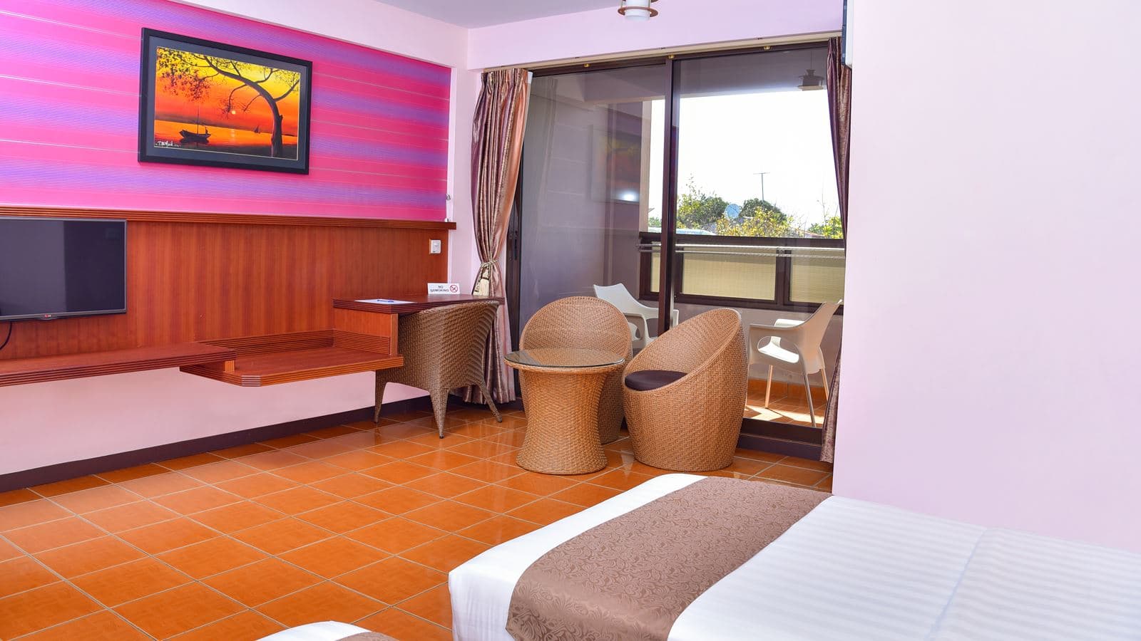 rooms-deluxe-room-with-balcony