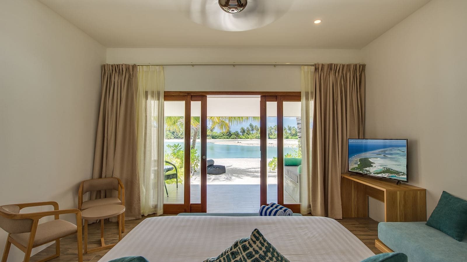 rooms-lake-view-villa
