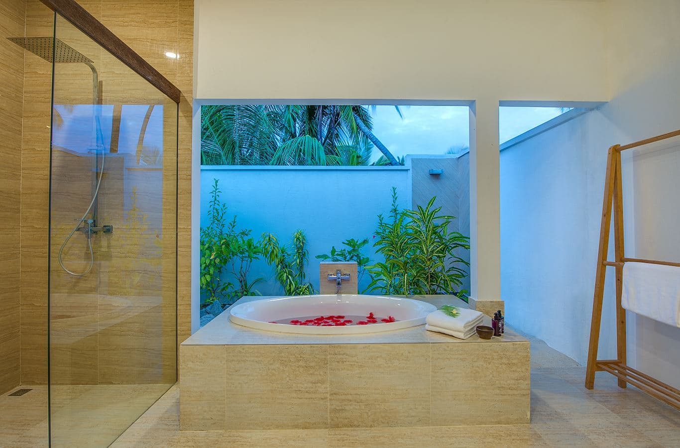rooms-lake-view-villa