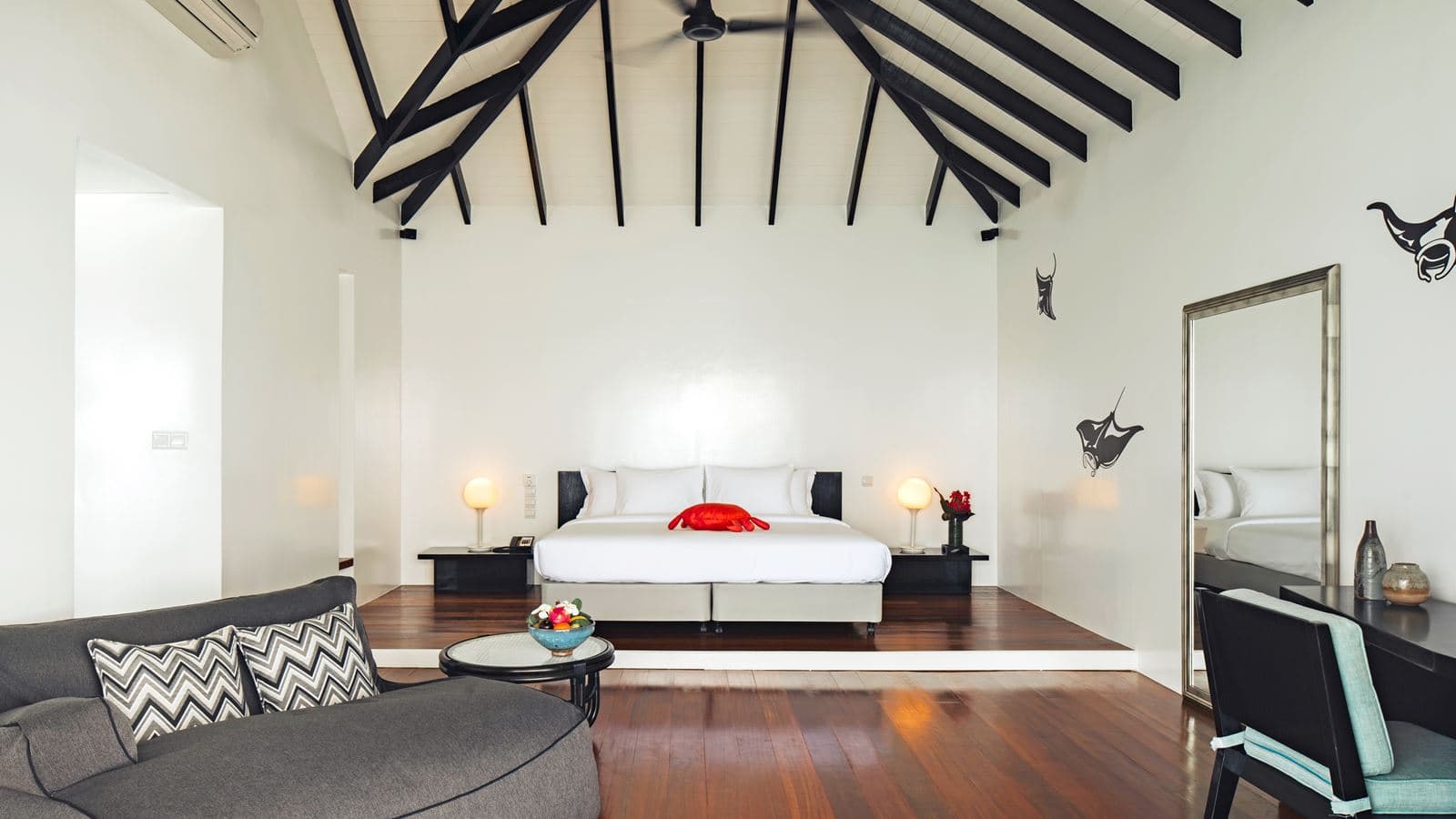 rooms-water-villa-with-private-pool--king-villa-ocean-view-overwater-with-private-pool