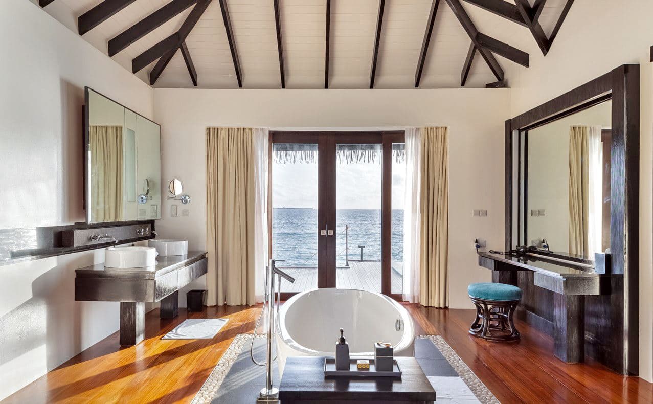 rooms-water-villa-with-private-pool--king-villa-ocean-view-overwater-with-private-pool