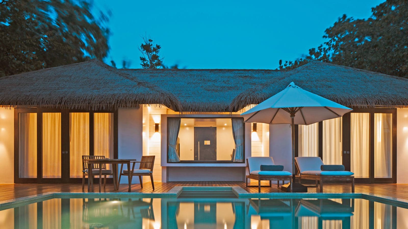 rooms-beach-villa-with-private-pool--sunset-view--king-villa-sunset-view-beachfront-with-private-pool