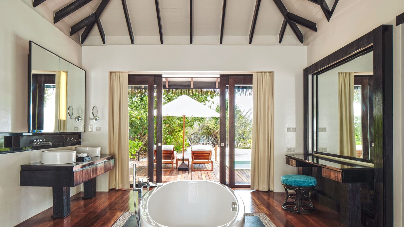 rooms-beach-villa-with-private-pool--sunset-view--king-villa-sunset-view-beachfront-with-private-pool