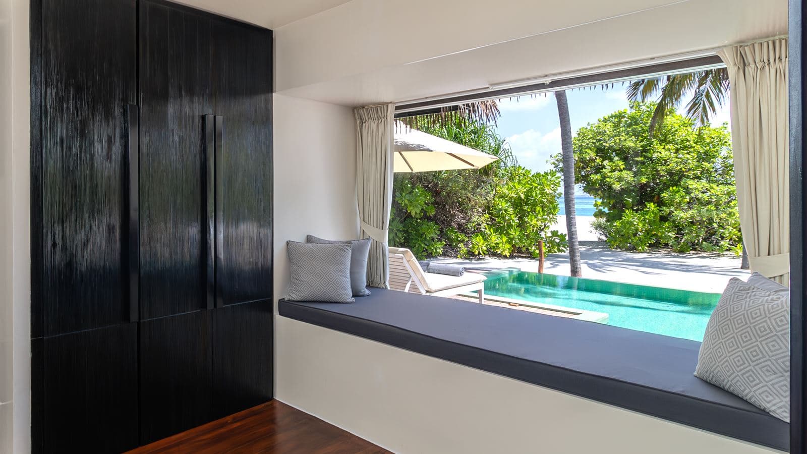rooms-beach-villa-with-private-pool--king-villa-beach-front-private-with-pool