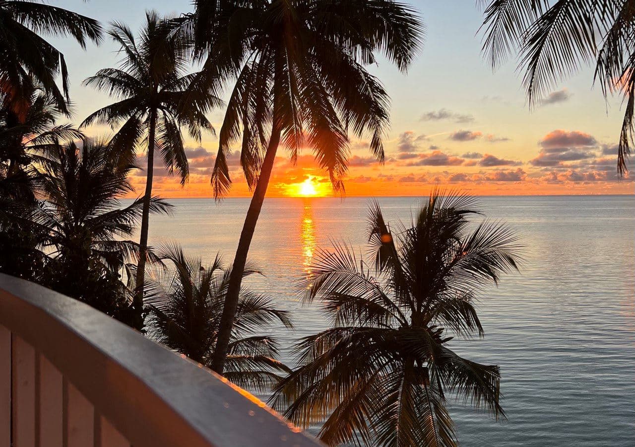 rooms-deluxe-seaview-with-balcony