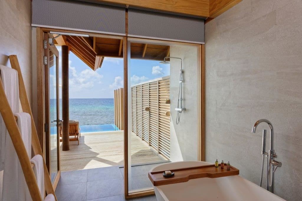 rooms-superior-water-villa-with-pool