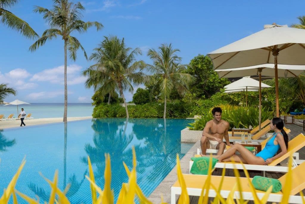 restaurants-sunset-pool-and-bar