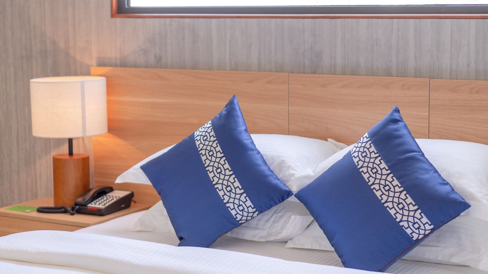 rooms-deluxe-room