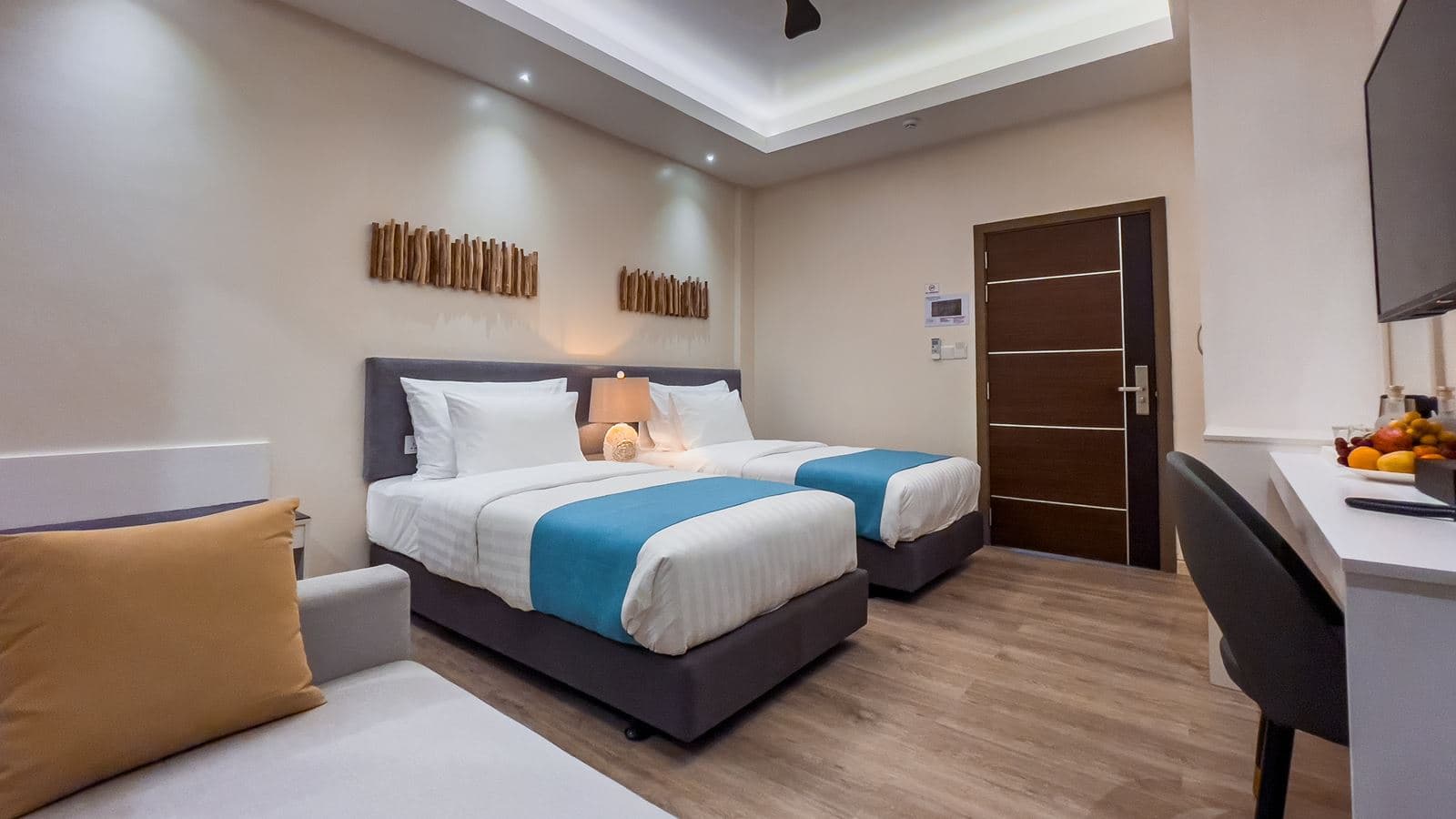 rooms-2-bedroom-sky-family-room-no-window