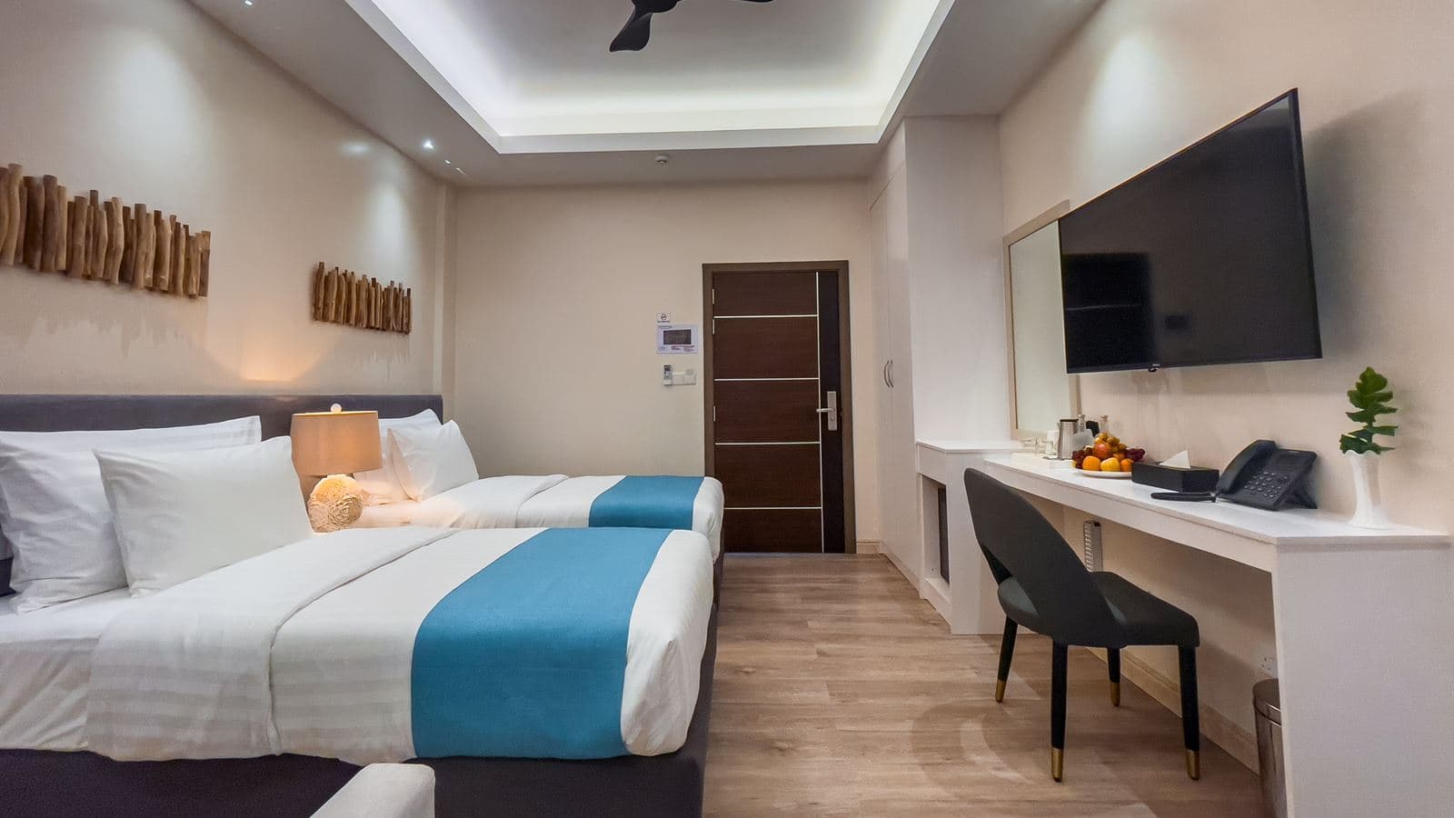 rooms-2-bedroom-sky-family-room-no-window