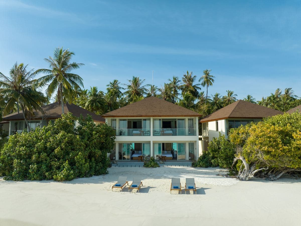 rooms-premium-beachfront-view-room