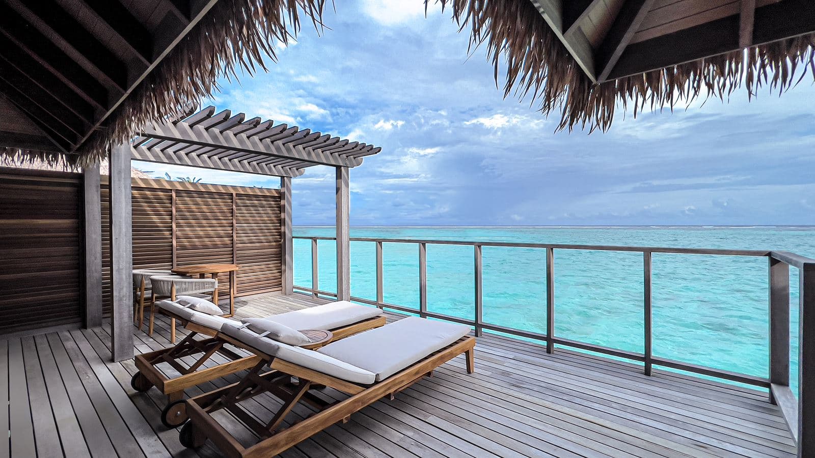 rooms-sunrise-water-villa