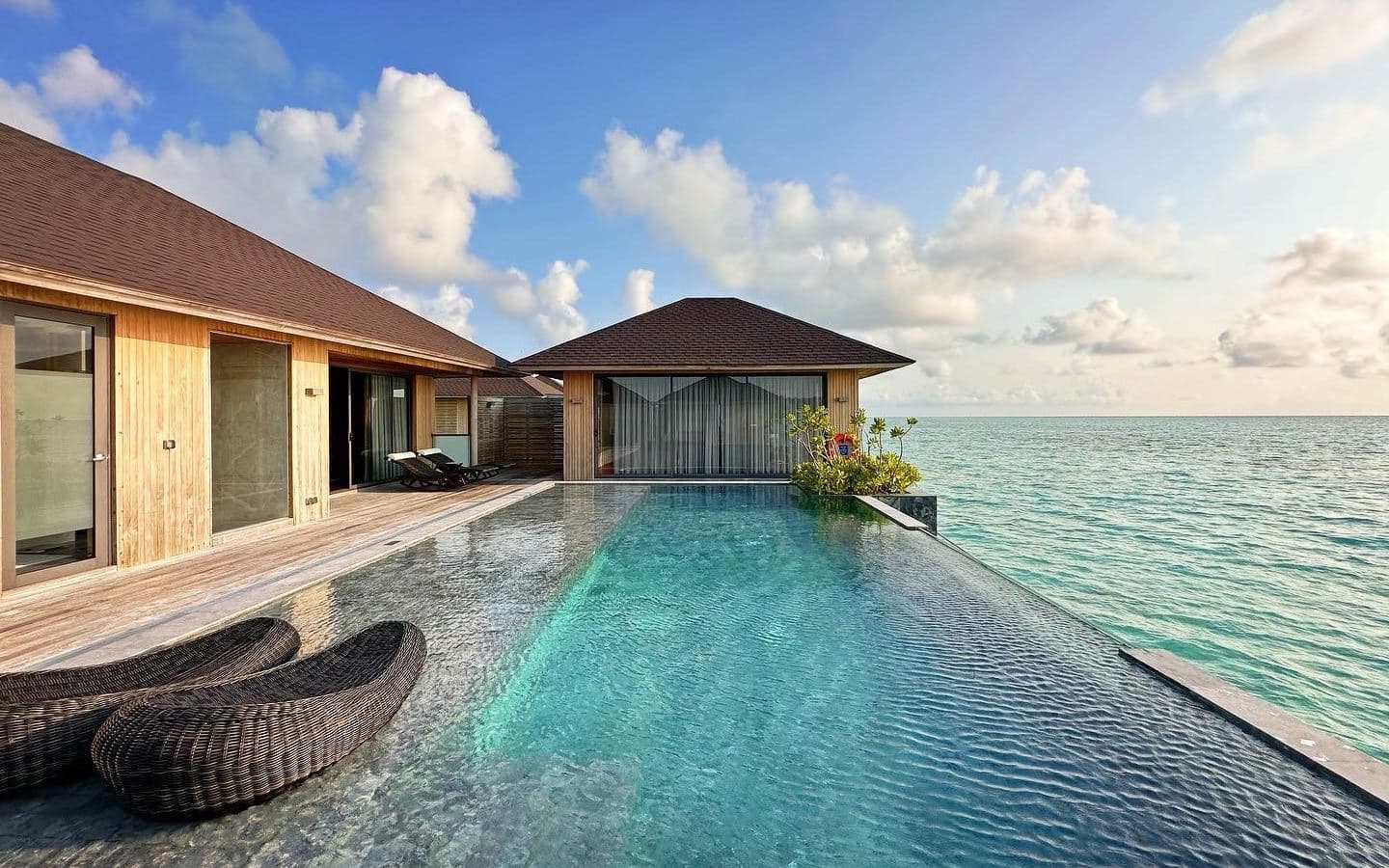 rooms-tranquil-aqua-water-pool-villa