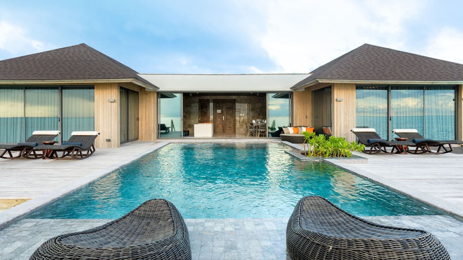 rooms-grand-madifushi-aqua-water-pool-villa