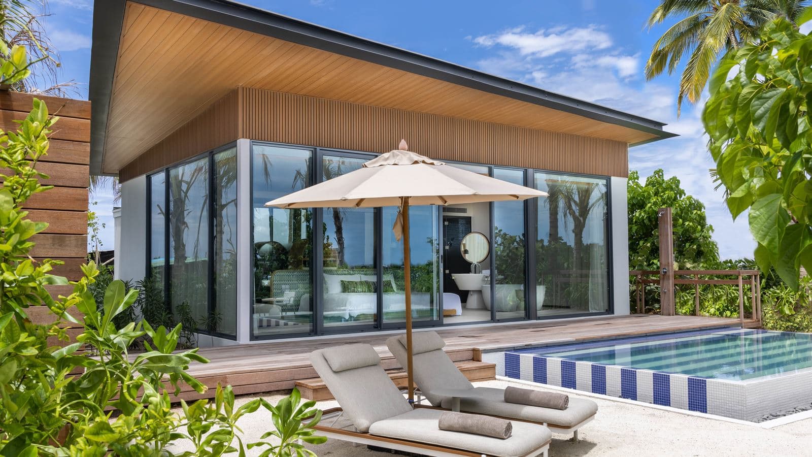 rooms-lagoon-beach-pool-villa-collection
