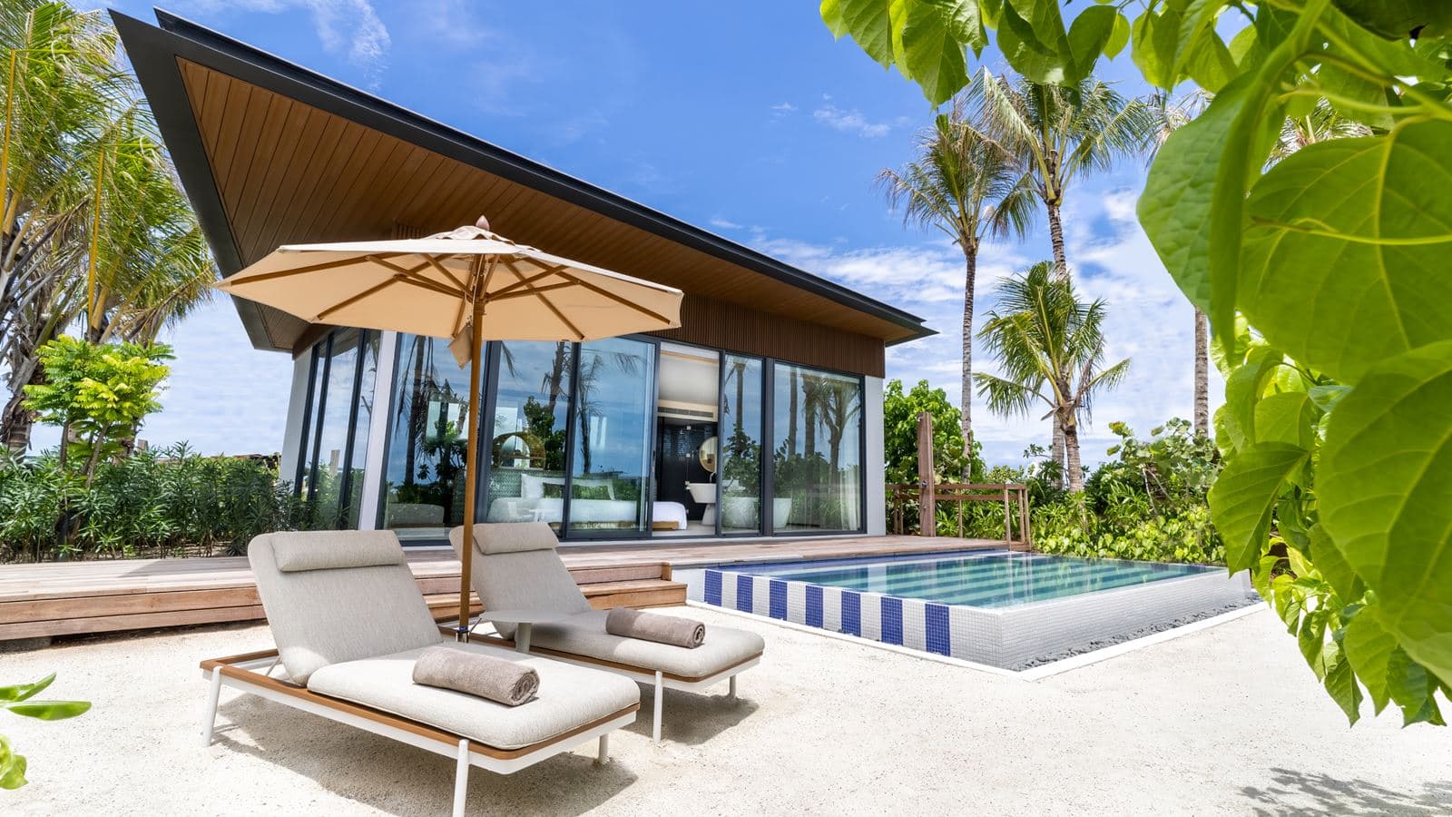 rooms-ocean-beach-pool-villa-collection