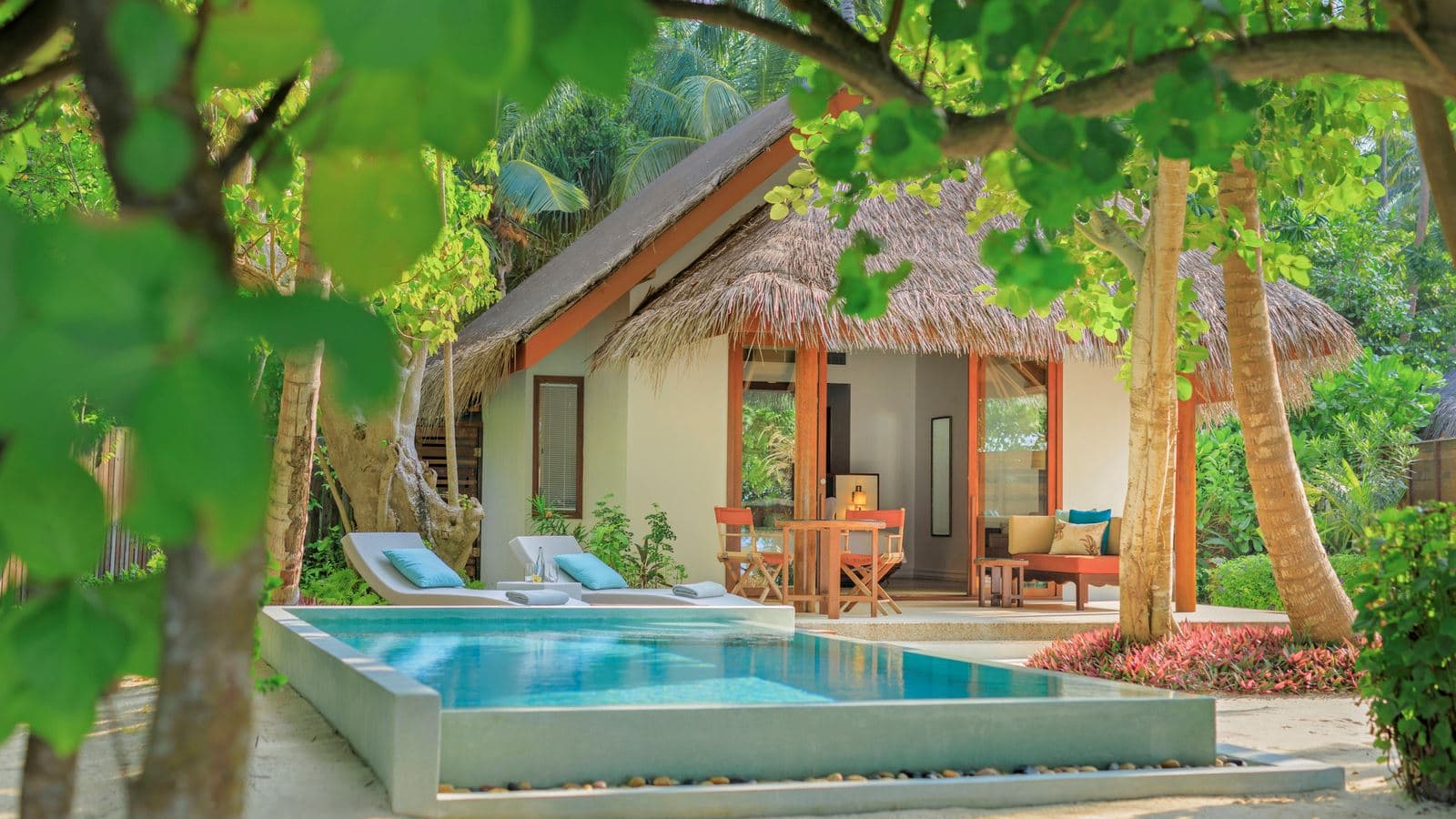 rooms-beachfront-pool-villa