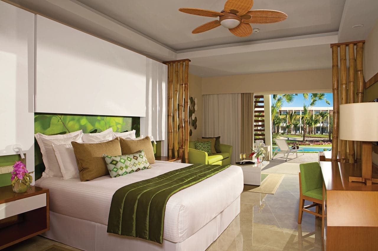 rooms-junior-suite-swim-up