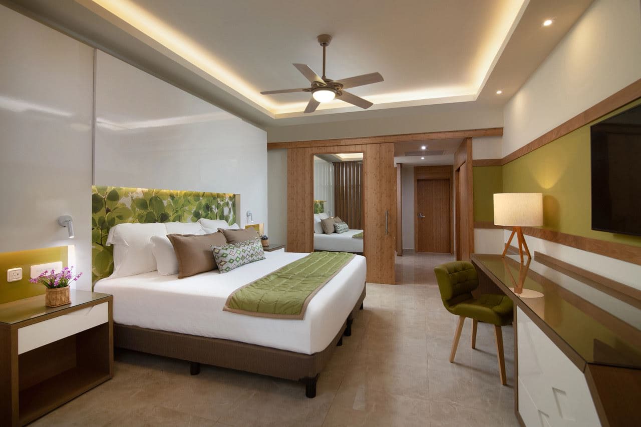rooms-premium-junior-suite-tropical-view